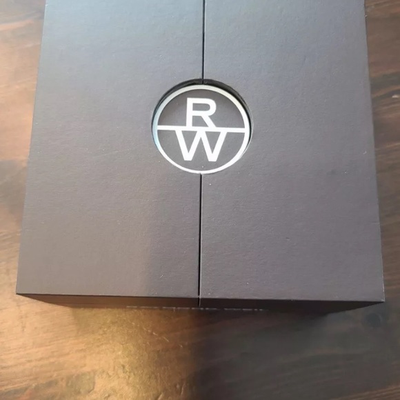 Raymond Weil women’s 5790-STO-00995 Tango Diamond two-tone stainless steel watch - Picture 5 of 7